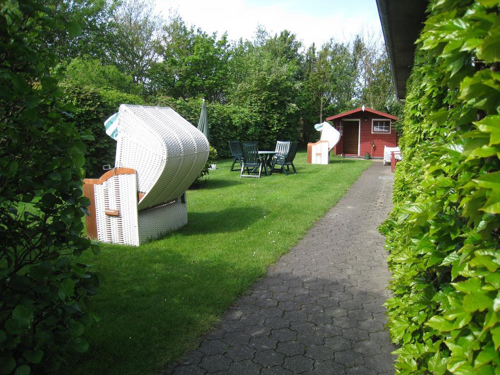 Haus Am Deich Apartment Utersum Exterior photo